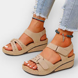 Open sandal with a sleek design