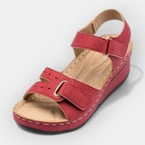 Open sandal with a sleek design