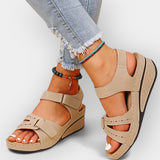 Open sandal with a sleek design